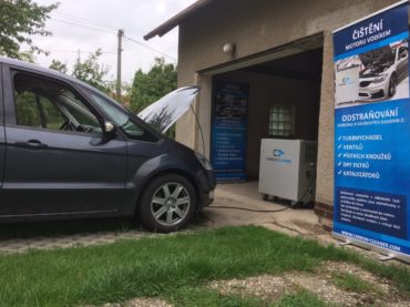 Dnes jsem byl dekarbonizovat svého Forda Galaxy 2.0TDCI s cca 204t km a můžu vřele doporučit. Auto je tišší a taky líp jede. Táhne už odspodu a letí za plynem jak šutr. Motor se celkově zklidnil. Určitě se zastavím znova po roce jako preventivní vyčištění. Díky.